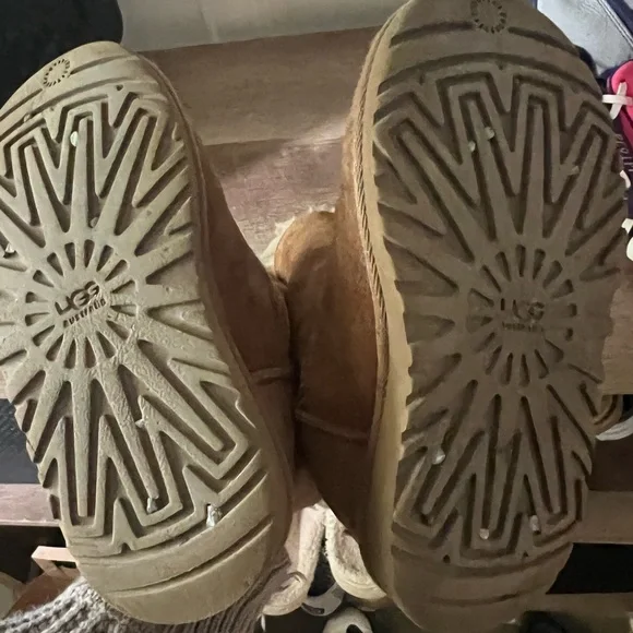 UGG Bailey Button Toddler size 11 - Picture 4 of 5